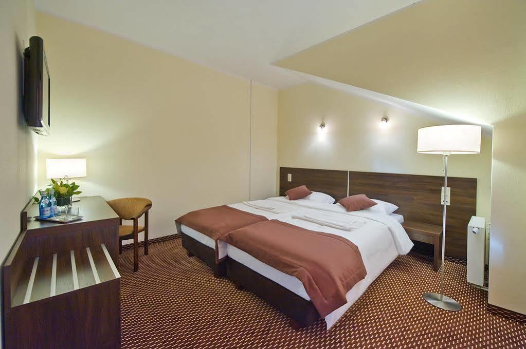 Hotel Cztery Brzozy Gdansk Kowale Kowale  Экстерьер фото